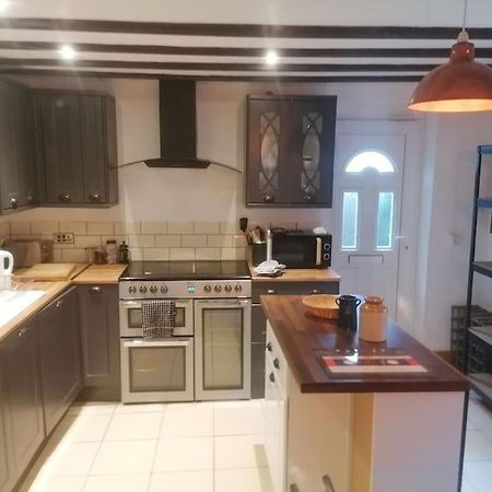 The Old Barn, Cosy Townhouse In Leominster Villa Екстериор снимка
