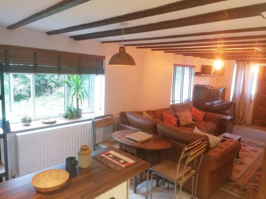 The Old Barn, Cosy Townhouse In Leominster Villa Екстериор снимка